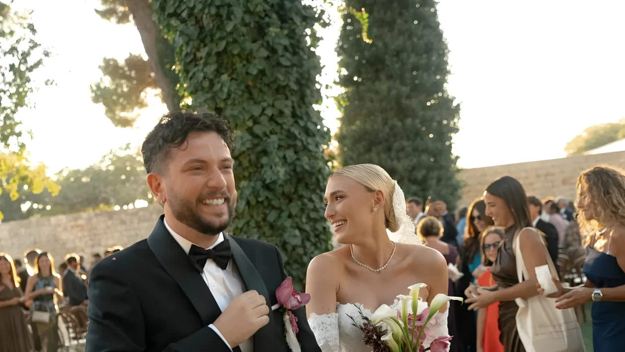 Mara Sattei sposa Alessandro Donadei: nozze a sorpresa dopo la proposta per i 30 anni
