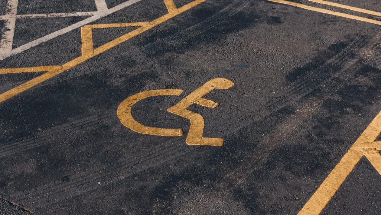 Marano, bruciata l'unica auto di un disabile dopo le liti per il parcheggio riservato