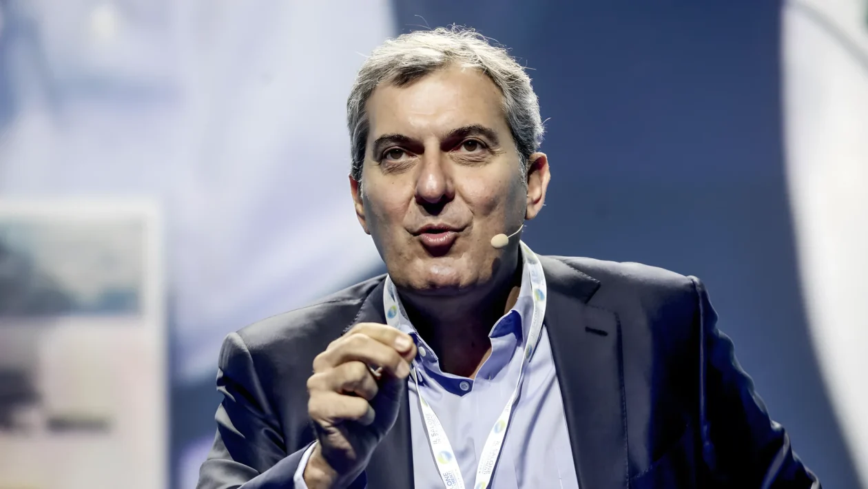 Mario Calabresi verso la candidatura a sindaco di Milano: addio a Chora Media e attesa per il centrosinistra