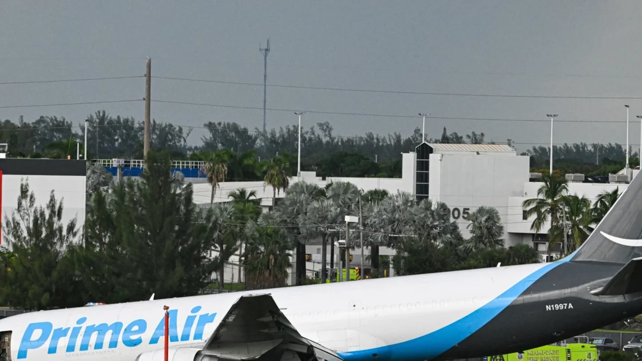 Miami, cargo Amazon esce di pista e travolge auto sulla strada: 5 morti e 5 feriti