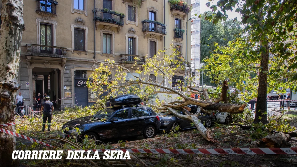 Milano sferzata da due nubifragi: allagato il Pirellone, alberi sulle auto e treni in tilt per l'allerta arancione