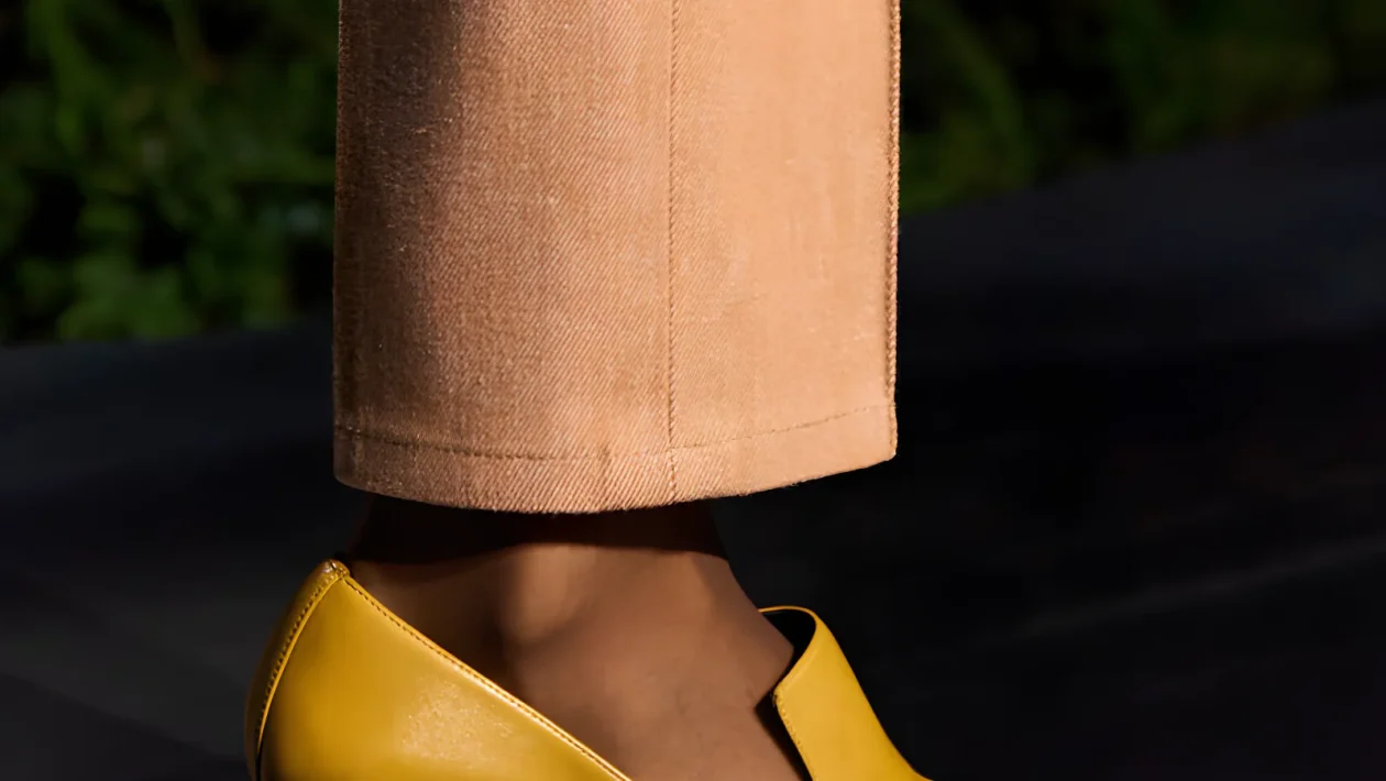 Mocassini con tacco: il trend d'autunno che rivoluziona la calzatura classica