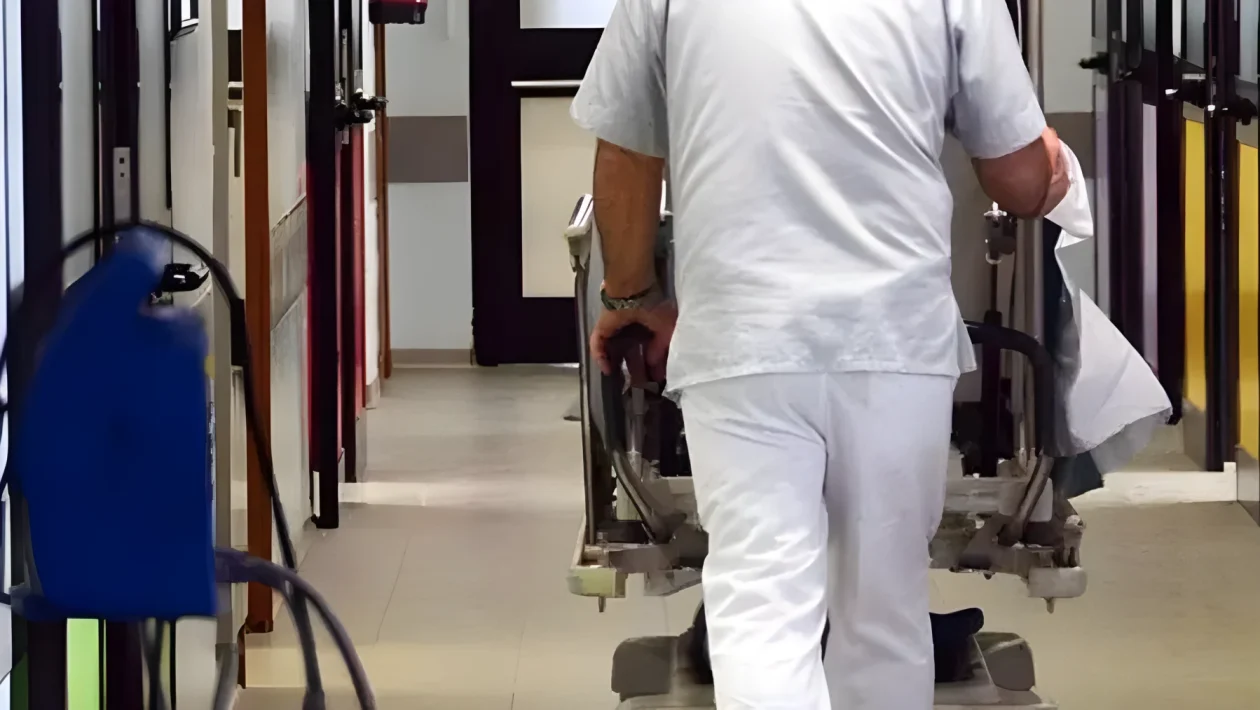 Morte a 88 anni dopo l'operazione al femore: 4 medici indagati all'ospedale San Luca di Lucca