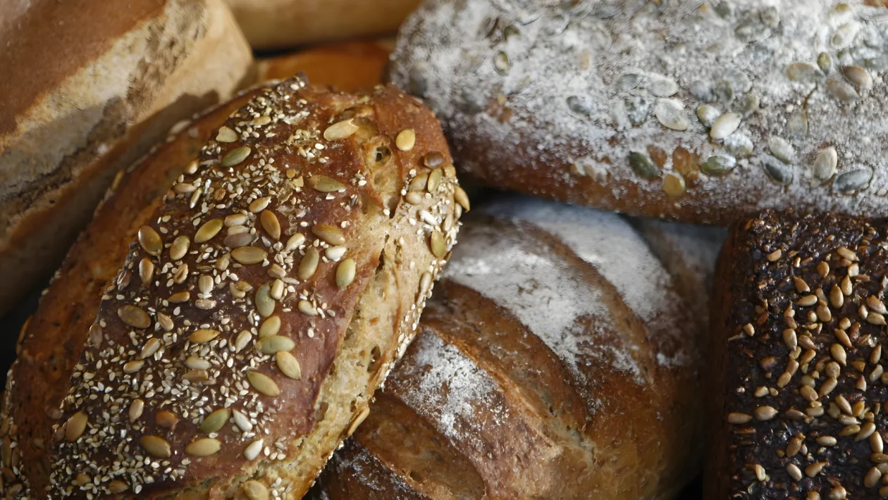 Pane integrale, la regola dei 6 grammi di fibre per smascherare i falsi tra gli scaffali