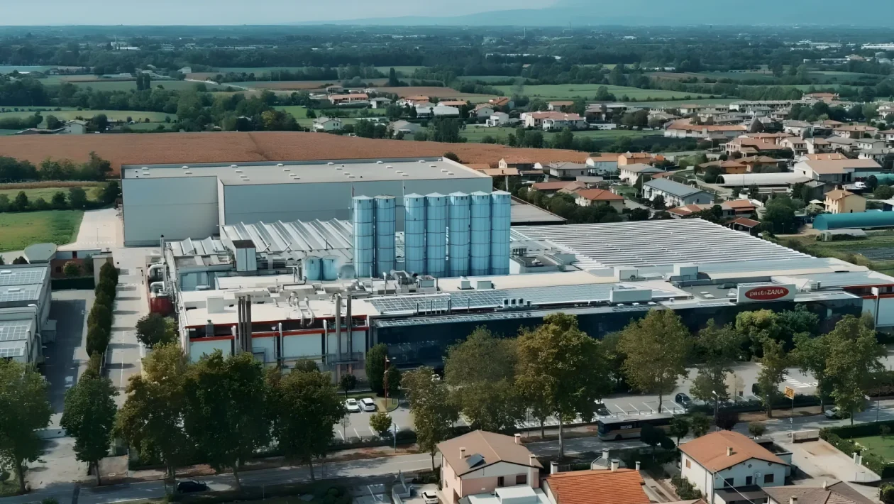 Pasta Zara, svolta green da 154 milioni: crollano le emissioni di CO2 e arriva la carta monomateriale