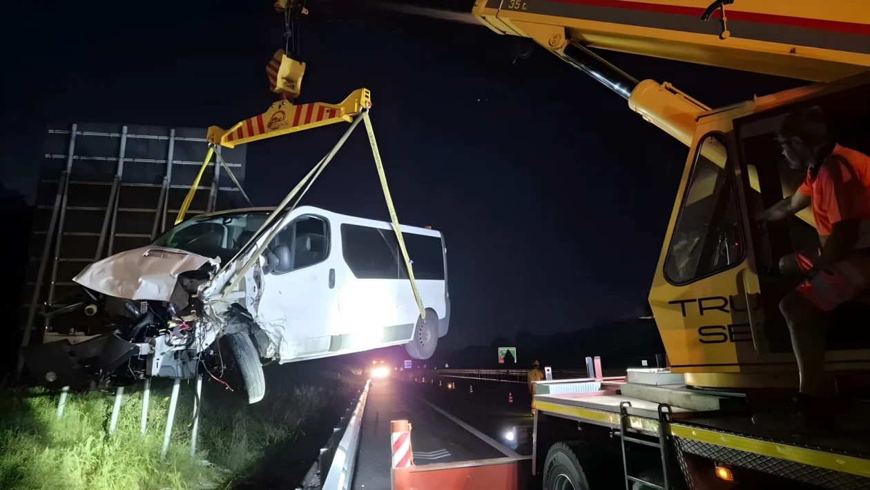Pedemontana Veneta: furgone con 9 braccianti si schianta e si ribalta tra Loria e Altivole