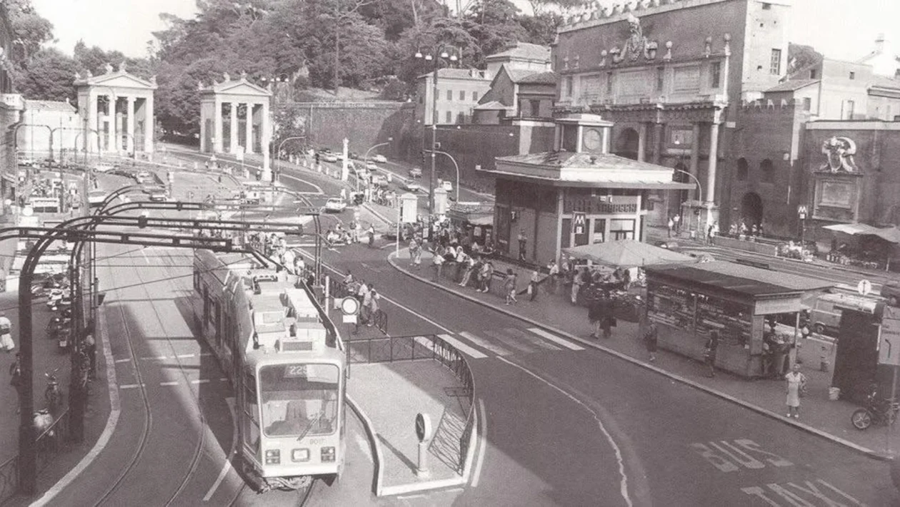 Piazzale Flaminio, dal 1929 a oggi: la metamorfosi dell'ex Caffè dell'Orologio tra tram e turismo