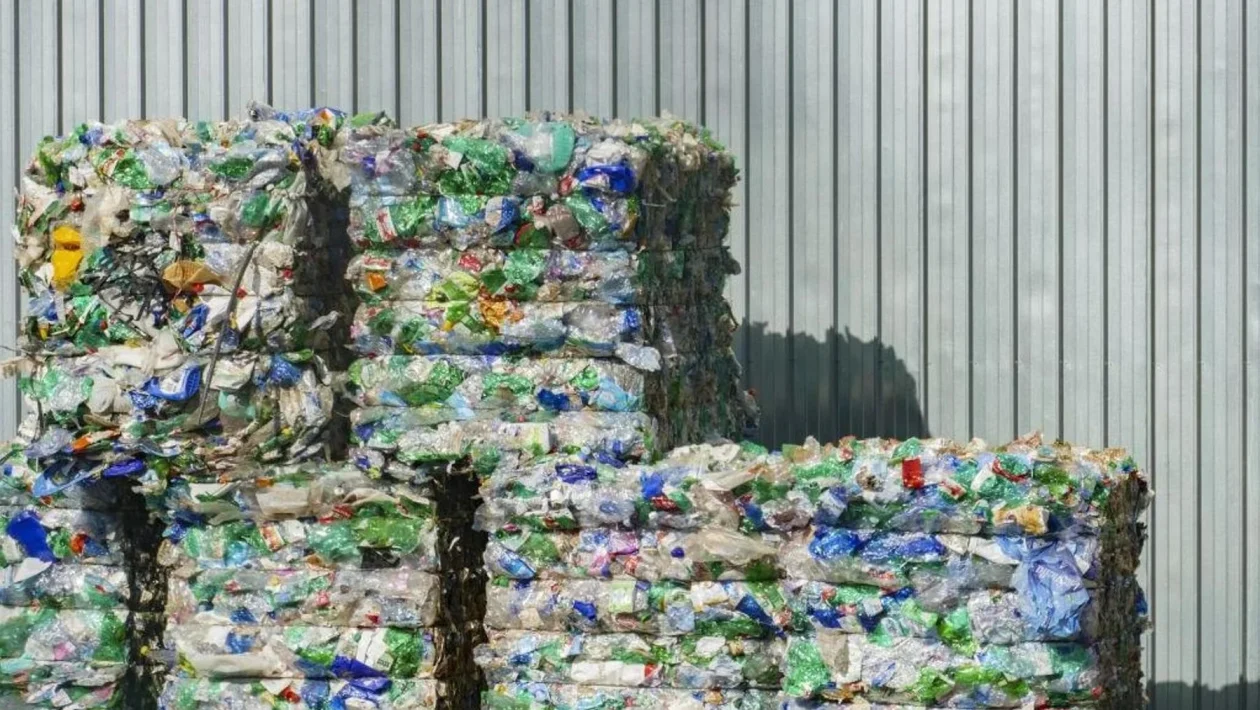Riciclo plastica al collasso: raccolta su di 50.000 tonnellate, ma gli impianti perdono 11.500 tonnellate al mese