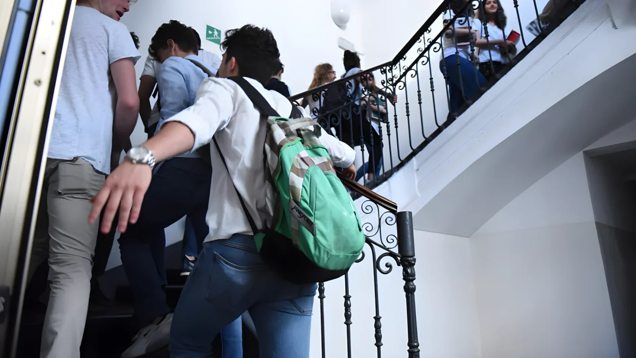 Rientro a scuola da 6 miliardi di euro: fino a 1.200 euro a studente per i materiali