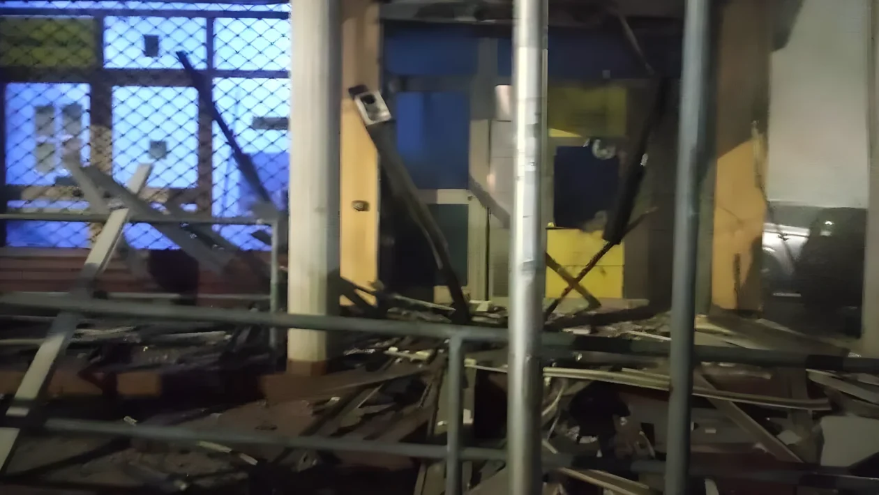 San Giuliano Milanese: 3 boati alle 4 del mattino sventrano due bancomat in via Manara