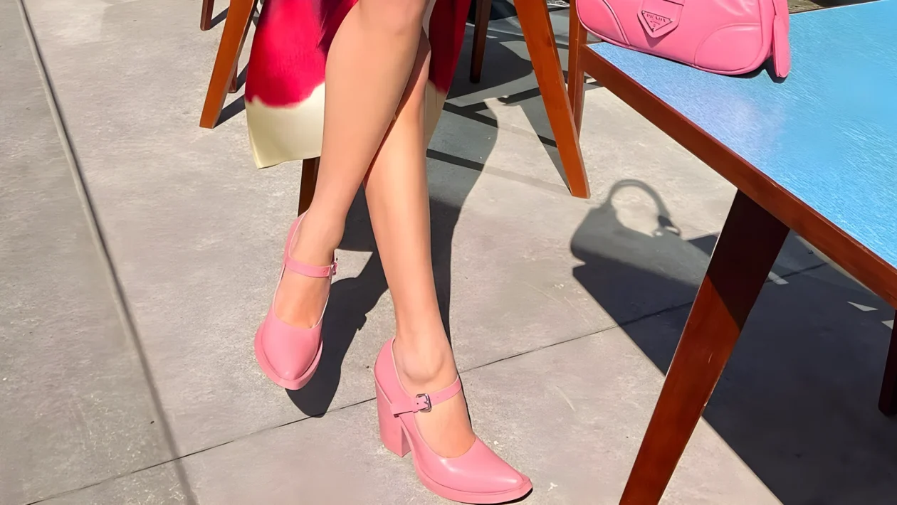 Scarpe Mary Jane per l'autunno: 2 stili a confronto tra Olivia Rodrigo ed Elle Fanning