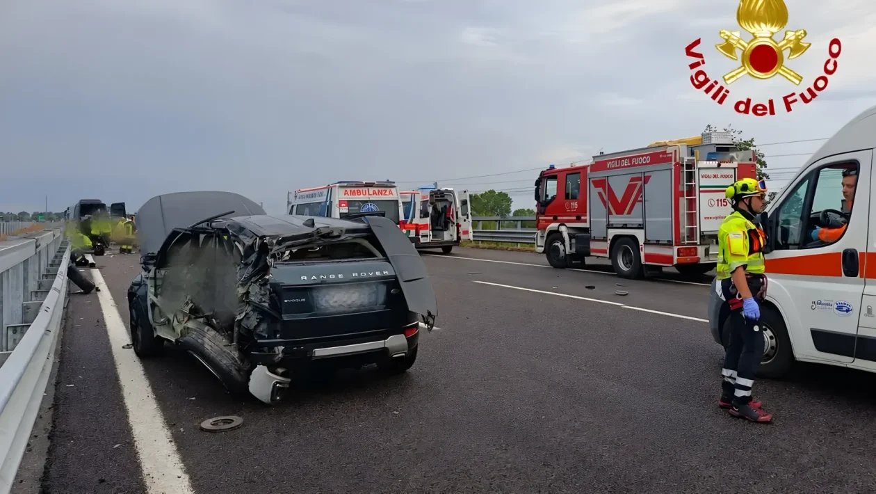 Schianto a catena sulla BreBeMi all'alba: un morto e nove feriti, autostrada A35 chiusa verso Brescia