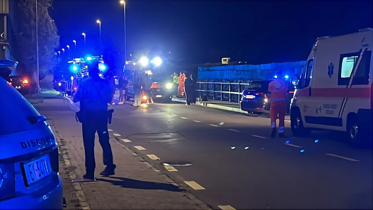 Schianto in Bmw contro il muro a Valgreghentino: morti 2 ragazzi in via Moro
