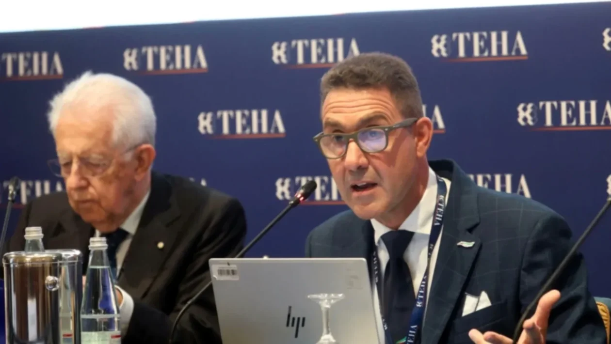 Scontro a Cernobbio tra Monti e Vannacci sul 2027: «Viola la Costituzione e rilancia il fascismo»