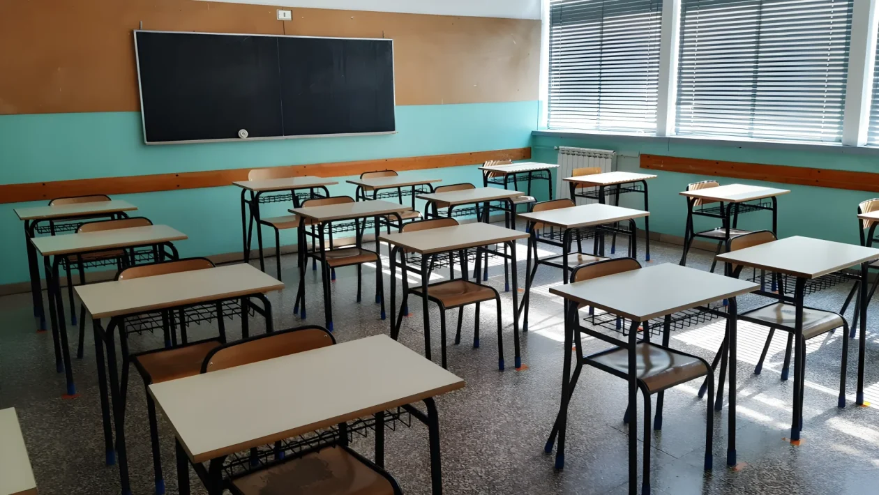 Scuola, il 92,8% degli istituti senza aria condizionata: servirebbe 1 miliardo per raffrescare le aule