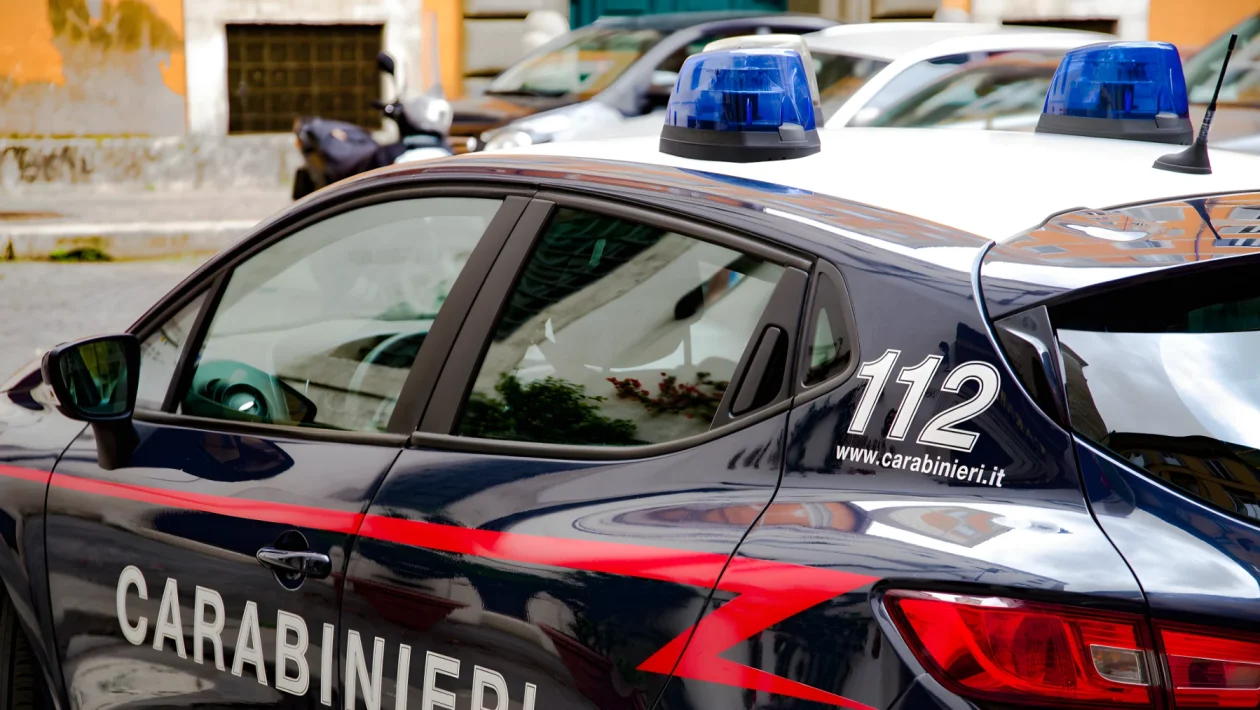 SMS dalla banca e poi la chiamata: spariscono 7.000 euro dal conto in pochi secondi