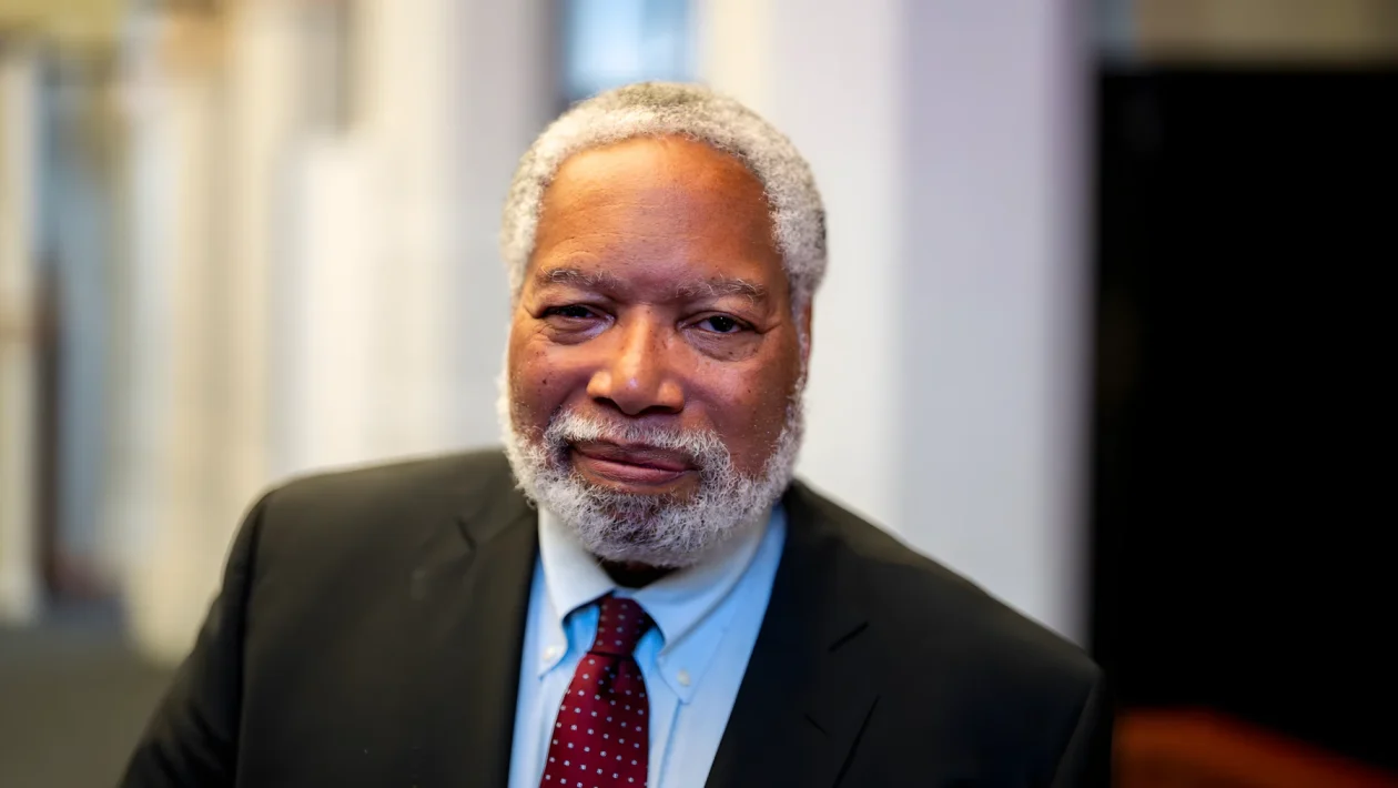Terremoto allo Smithsonian: si ritira il capo Lonnie Bunch mentre Trump stringe sui musei USA