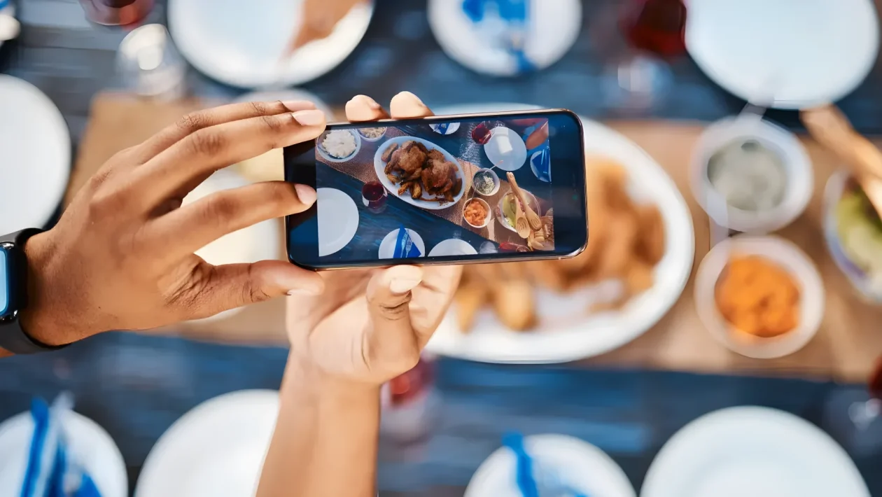 Tra 3.000 e 6.000 sterline al mese per un reel: l'inchiesta sul business dei food influencer