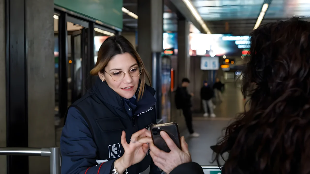 Trenord estende il contactless: biglietto con carta o smartphone su 6 direttrici verso Milano