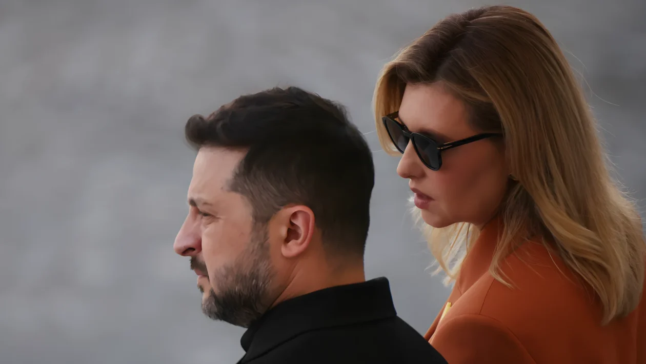 Ucraina, ddl 16009: scorta a vita per la famiglia di Zelensky e 5.500 agenti per la sicurezza