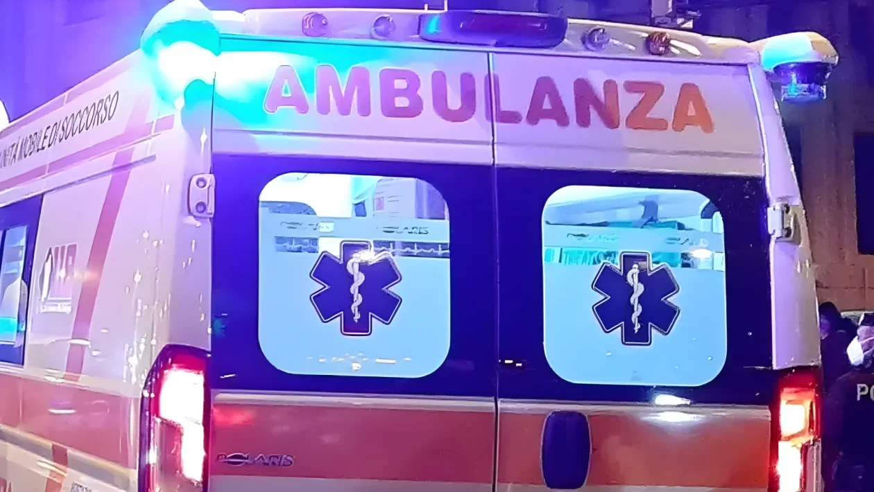 Uri, fuoristrada sui tavolini del bar: 2 clienti feriti in codice rosso