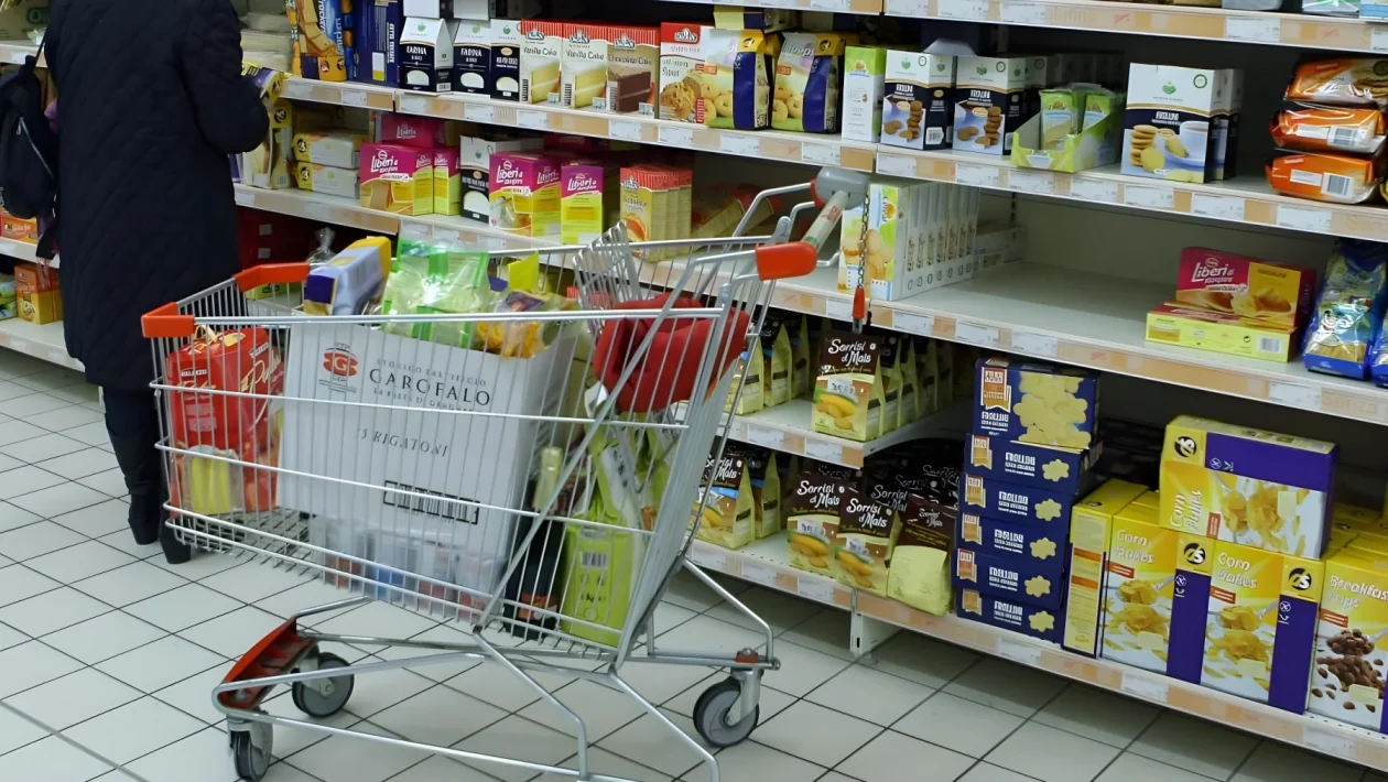 Vendite al dettaglio, volumi a -0,5%: a luglio la spesa alimentare cala ancora