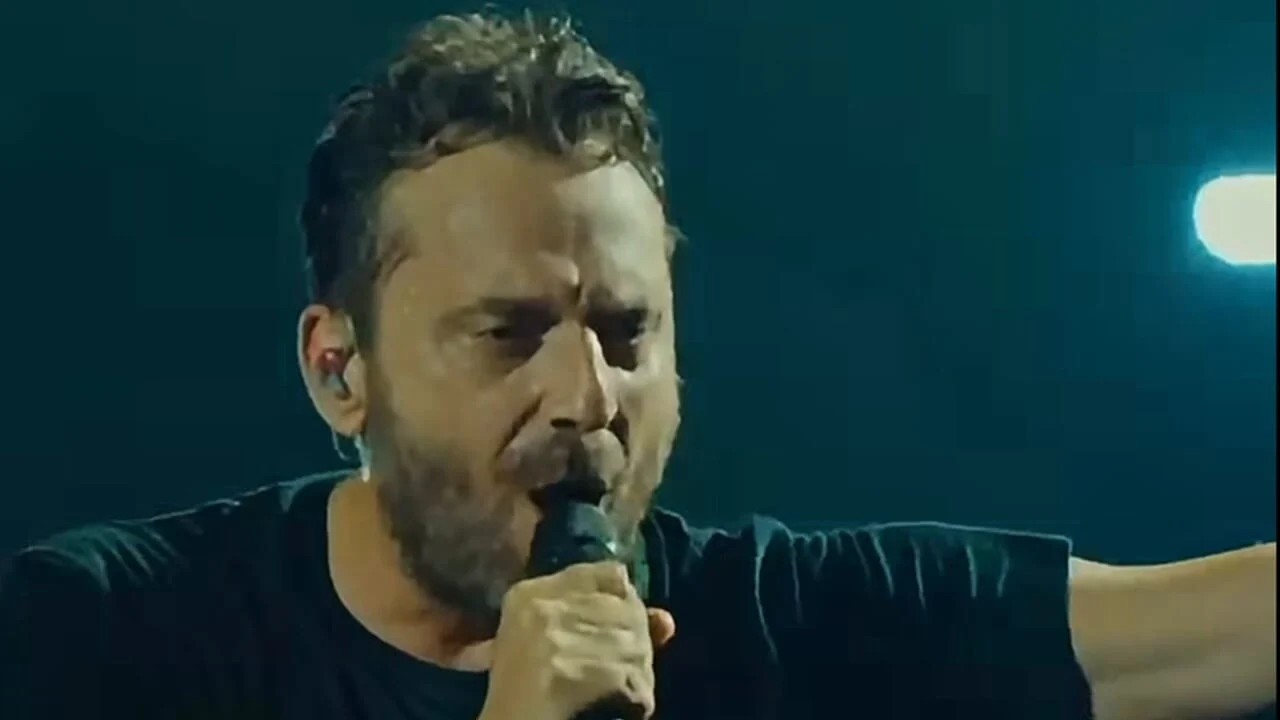 Cremonini al Circo Massimo su Rai 1: 65 mila fan, 3 grandi ospiti e scaletta completa