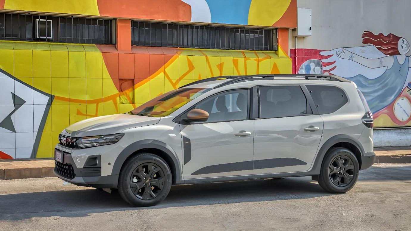 Dacia Jogger Hybrid 155, in città viaggia fino all’80% del tempo in elettrico