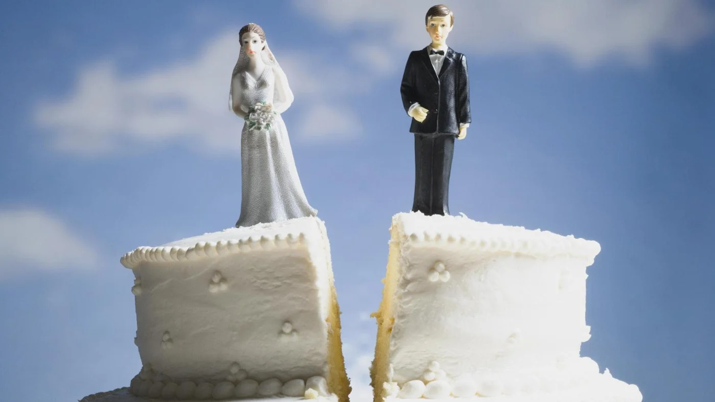 Dal rischio povertà al 45% ai milioni su TikTok: come le divorce influencer monetizzano l'addio