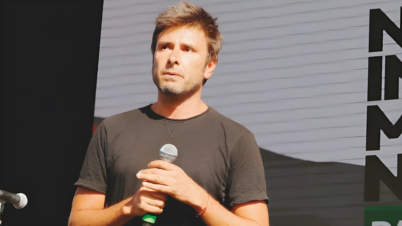 Di Battista, cancellato il volo di ritorno Ieri mattina è stato operato a L’Avana