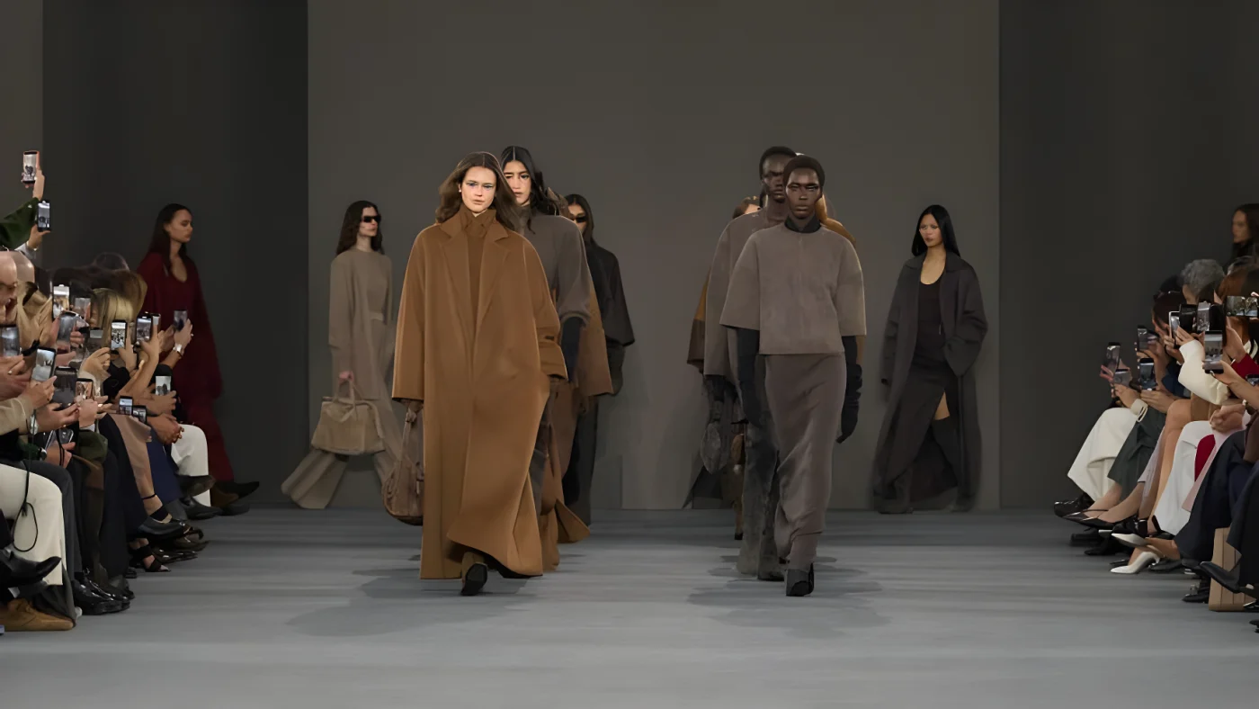 El desfile de Max Mara en Milán: lujo silencioso y realismo para crear el armario más elegante para un otoño-invierno a la italiana