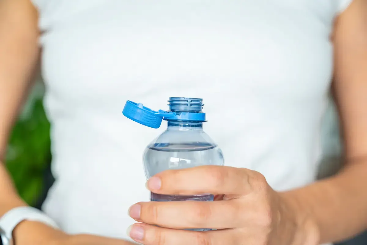 El fin de las botellas de plástico tradicionales: así serán a partir de 2025.
