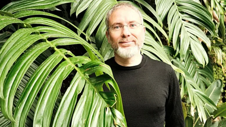 El investigador botánico Eduardo Barba. Foto: Instagram @eduardobarba_.