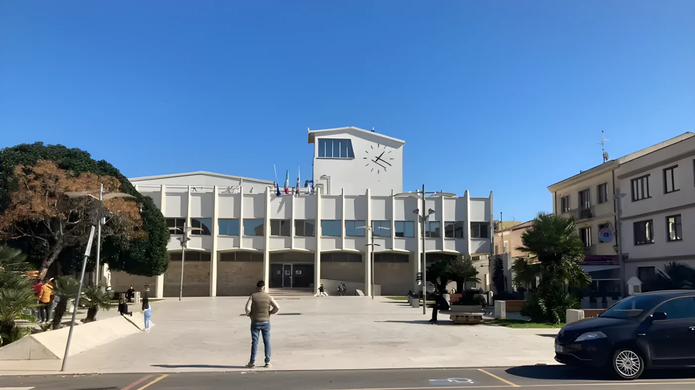 Falsi rimborsi Tari via SMS: scatta l'allarme per la nuova truffa a Porto Torres