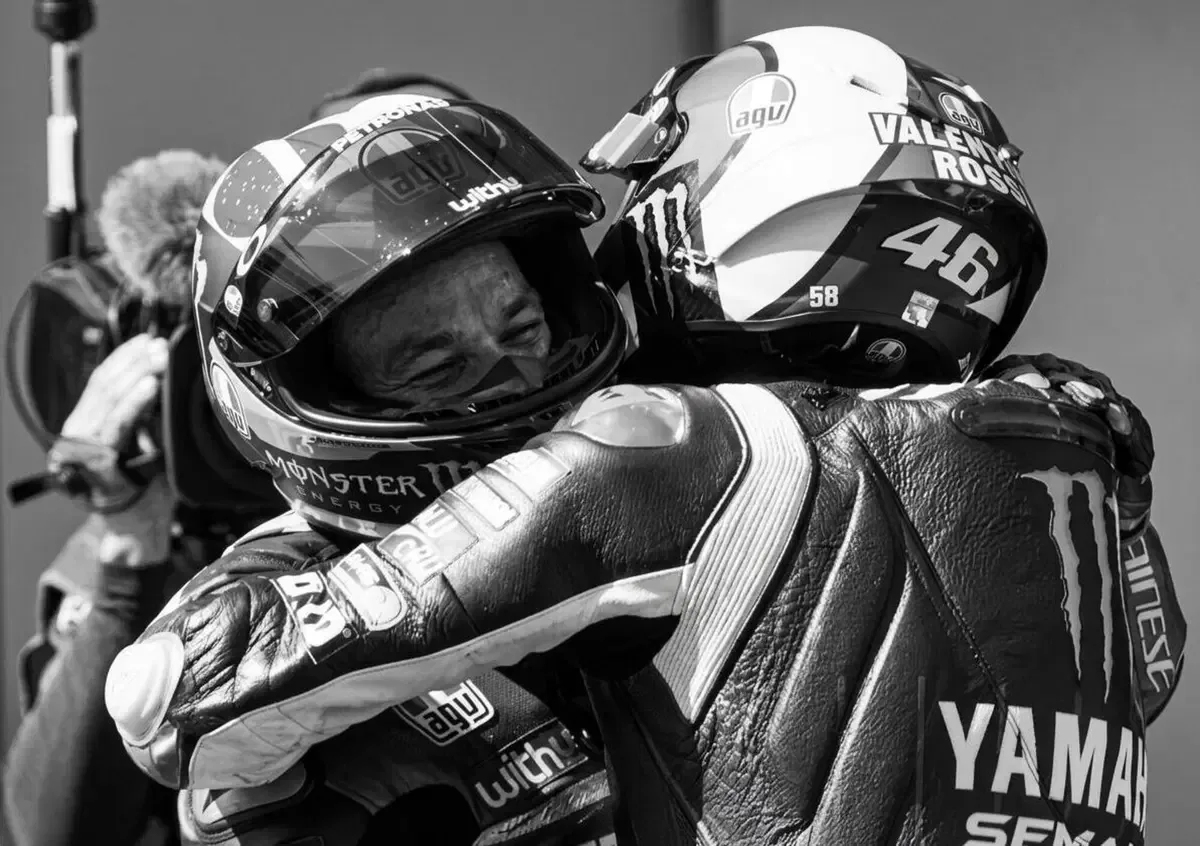 Figli della stessa sabbia: Morbidelli che va, Bulega che arriva e quel messaggio di Vale e VR46 “oltre la pista” (su sostanza e emozioni)