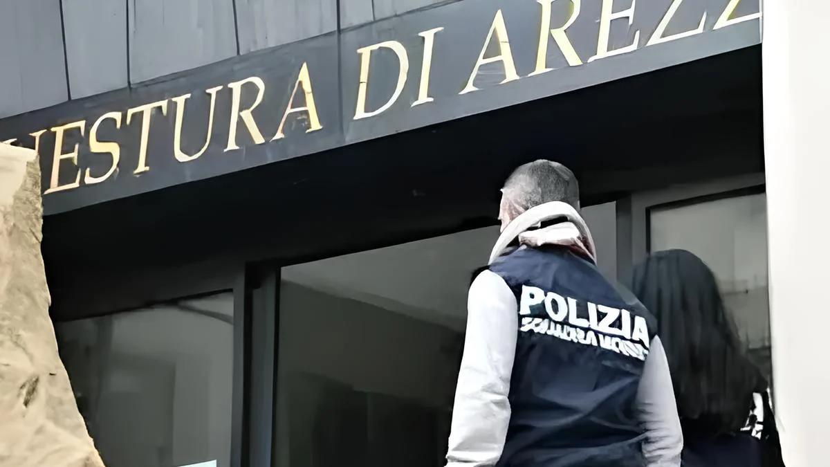 Finto carabiniere le ruba 400 grammi d'oro: 18enne bloccato e arrestato ad Arezzo