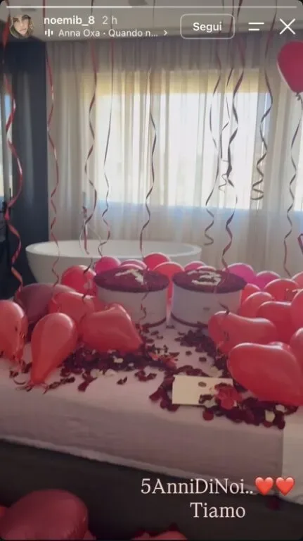 Francesco Totti festeggia 5 anni con Noemi Bocchi proprio nel giorno in cui Ilary Blasi si sposa con Bastian Müller