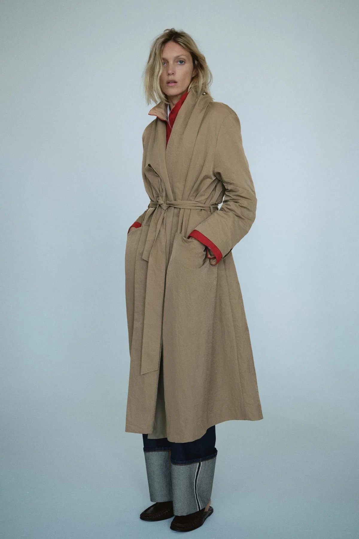 Gabardina larga con cinturón