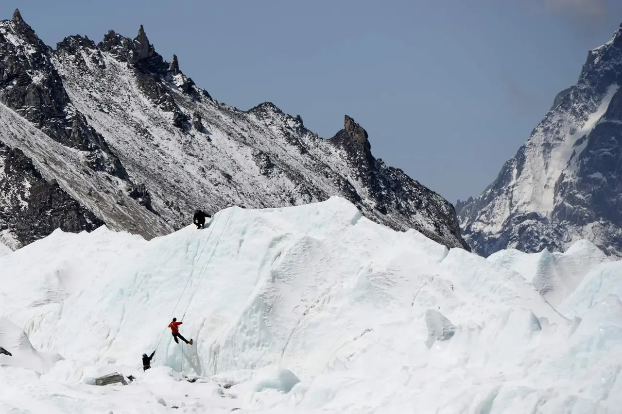 Il ghiacciaio Khumbu, sul versante nepalese dell