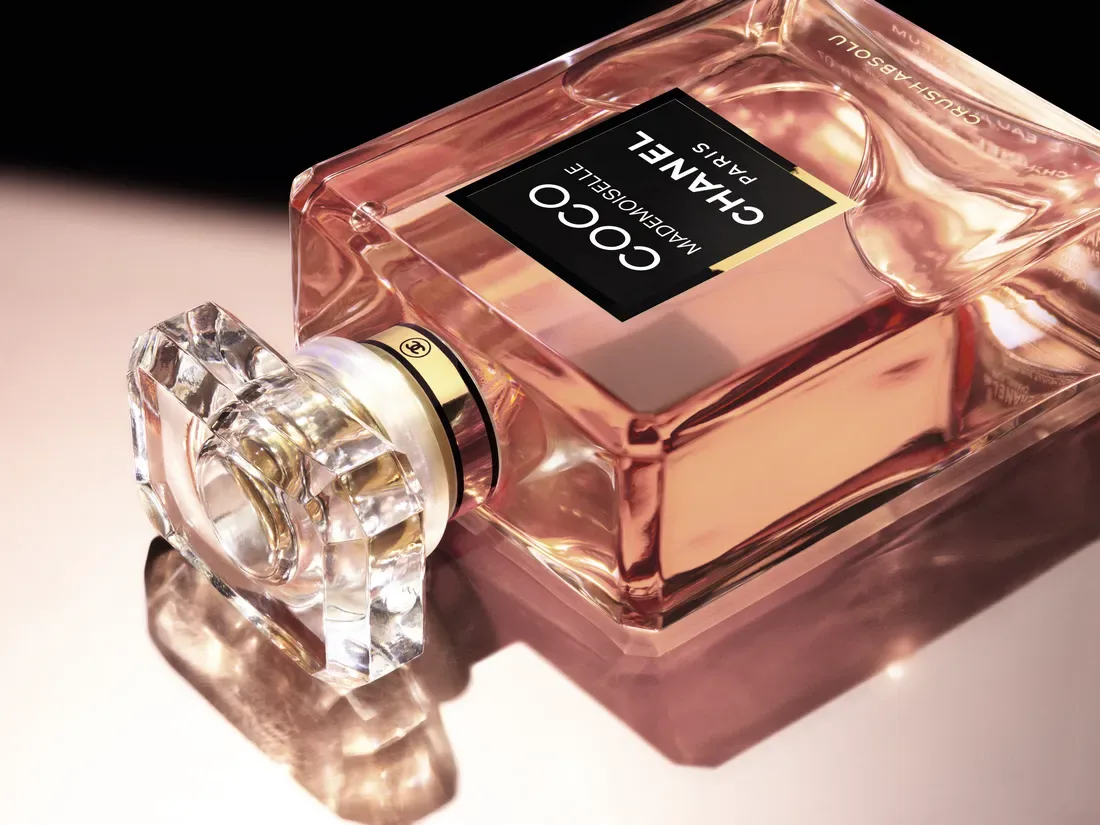 Il nuovo profumo Chanel Coco Mademoiselle Crush Absolu è indimenticabile pura attrazione patchouli litchi e rosa da...