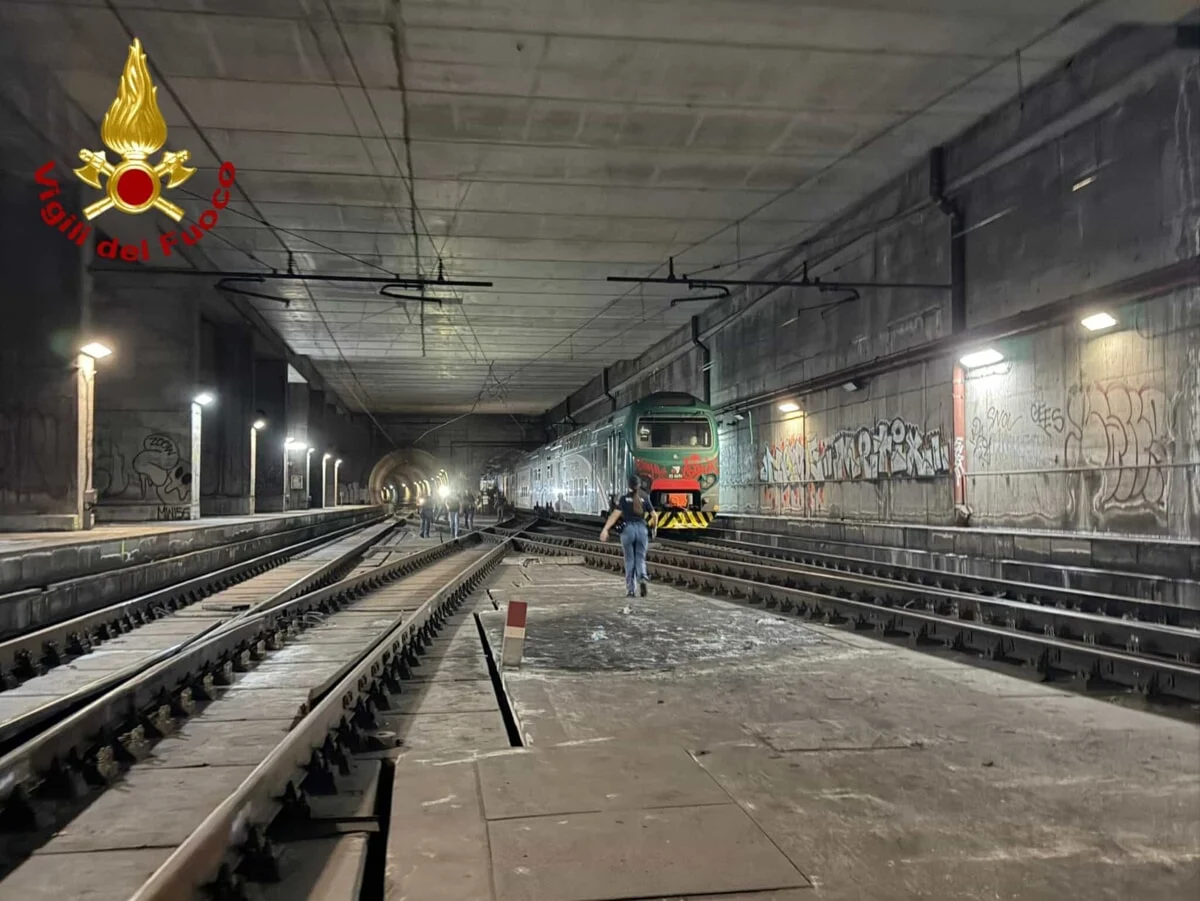 Il treno bloccato in galleria