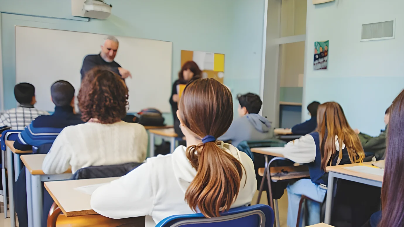 Il Trentino prova a cambiare le regole per le scuole superiori: “Promossi con il 6*, ma le carenze dovranno essere recuperate”
