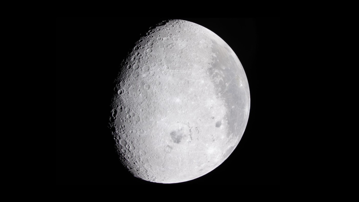 Immagine della Luna analizzata da modello AI, dati scientifici e ricerca spaziale