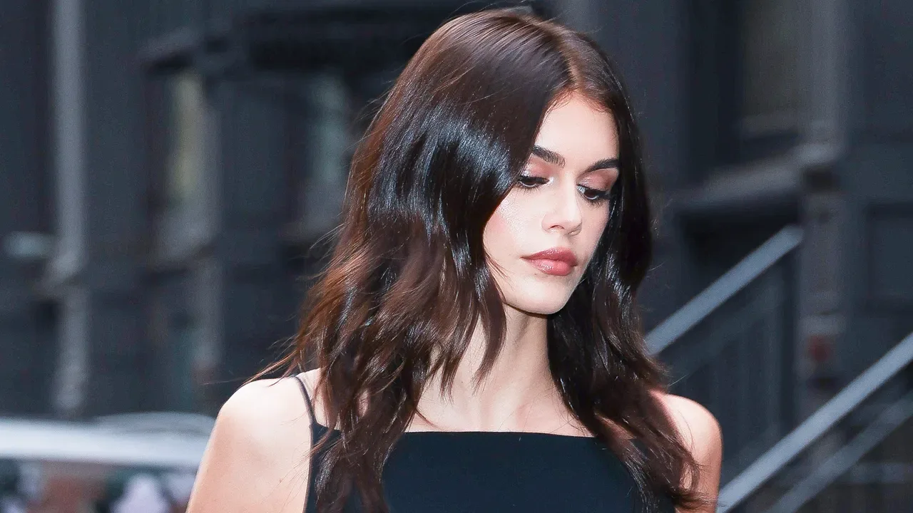 Kaia Gerber: l'evoluzione di stile dal debutto a 16 anni alle passerelle internazionali