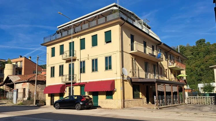 La palazzina in cui si è verificata la caduta (FOTO ZORDAN)