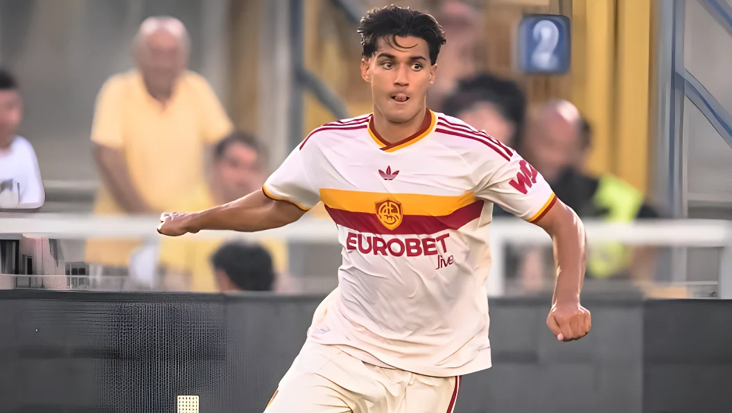 LECCE, ITALY - AUGUST 31: Emanuele Lulli of AS Roma in action during the Serie A match between US Lecce and AS Roma at Stadio Via del Mare on August 31, 2026 in Lecce, Italy. (Photo by Fabio Rossi/AS Roma via Getty Images)