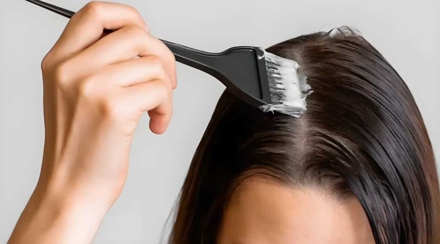 L'henné è un alleato naturale per coprire i capelli bianchi