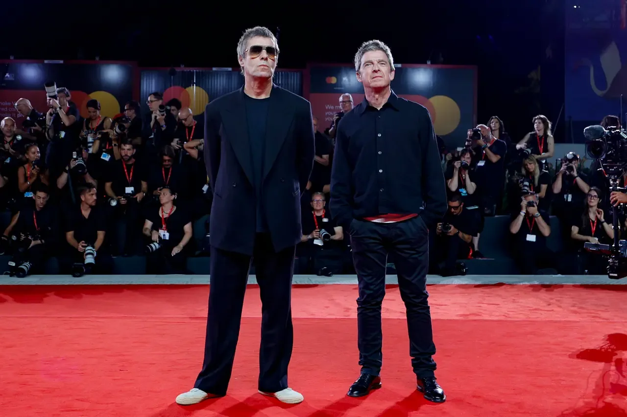 Liam e Noel Gallagher sul red carpet di Venezia