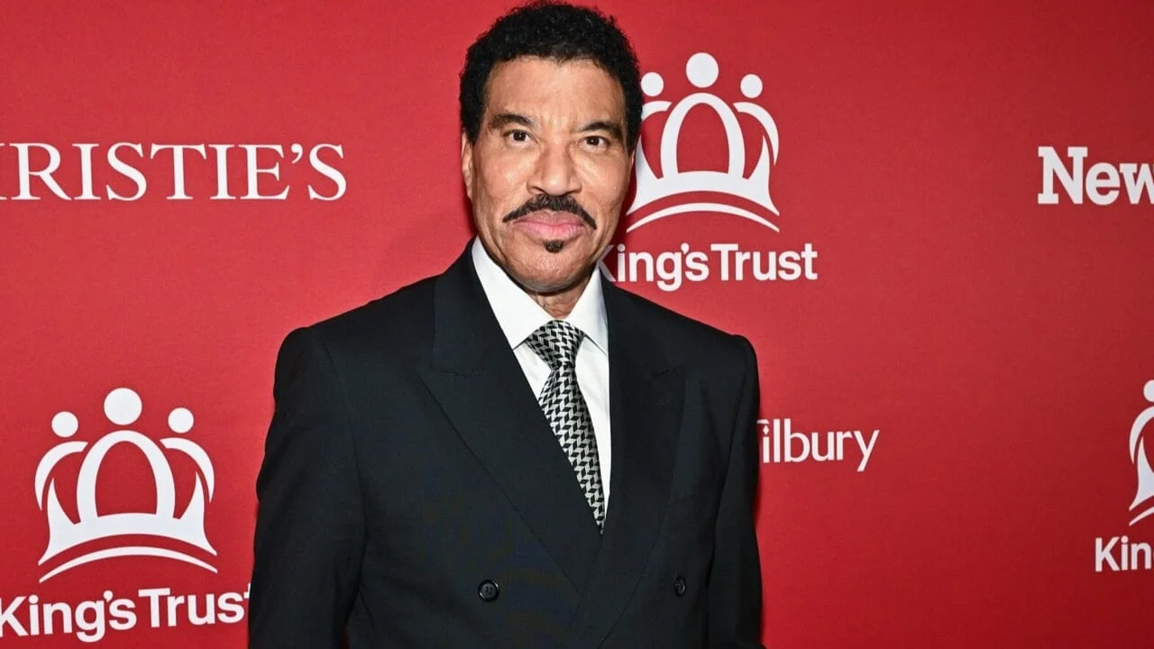 Lionel Richie ricoverato in terapia intensiva a 77 anni: secondo malore sul palco in pochi mesi