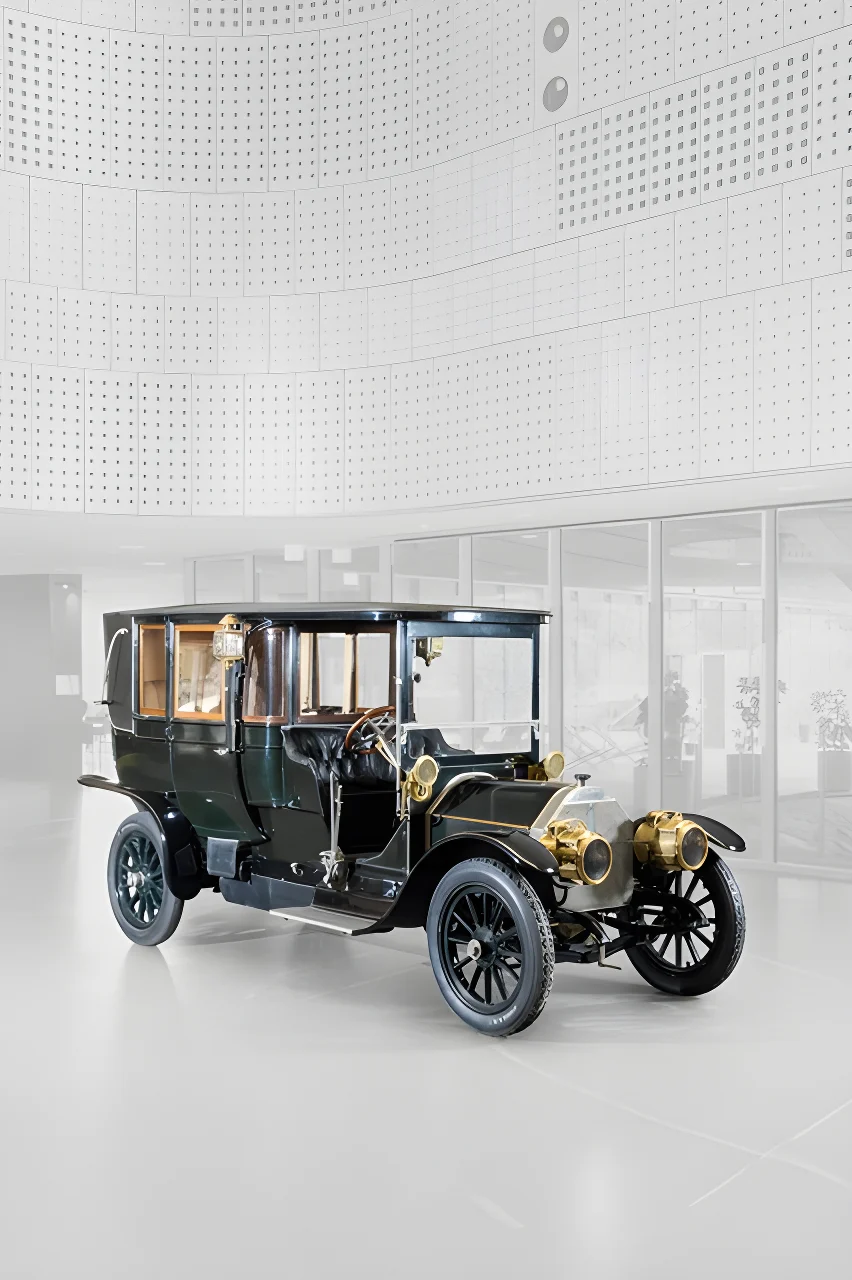 L'Itala Palombella del 1909 alla Reggia di Monza: l'auto della Regina Margherita torna in pubblico